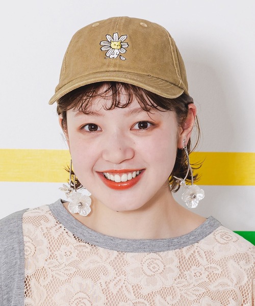 ScoLar(スカラー)の「642200:FRUIT OF THE LOOM×ScoLarコラボ お花が咲いちゃったネコ刺繍キャップ(キャップ・レディース・ベージュ・FREE)」の1枚目の写真