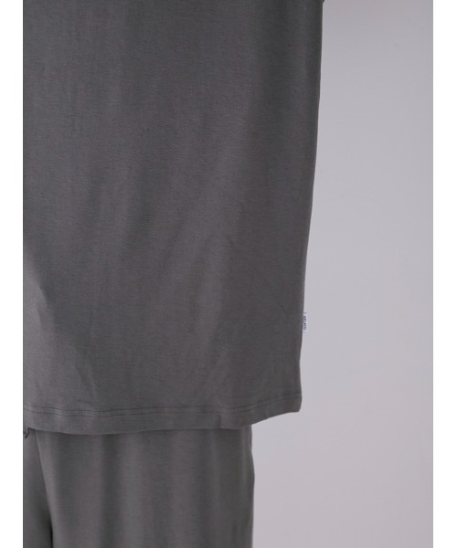 gelato pique(ジェラートピケ)の「【HOMME】レーヨンラインロゴTシャツ&ハーフパンツセット(ルームウェア/パジャマ・メンズ・オフホワイト/ネイビー/ダークグレー・MEDIUM/LARGE)」の17枚目の写真