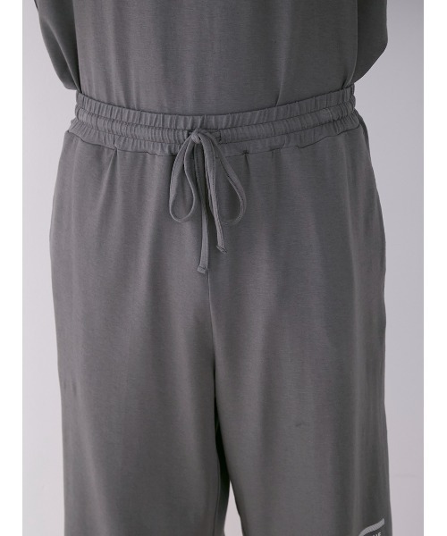 gelato pique(ジェラートピケ)の「【HOMME】レーヨンラインロゴTシャツ&ハーフパンツセット(ルームウェア/パジャマ・メンズ・オフホワイト/ネイビー/ダークグレー・MEDIUM/LARGE)」の4枚目の写真