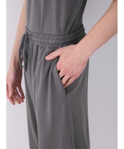 gelato pique(ジェラートピケ)の「【HOMME】レーヨンラインロゴTシャツ&ハーフパンツセット(ルームウェア/パジャマ・メンズ・オフホワイト/ネイビー/ダークグレー・MEDIUM/LARGE)」の5枚目の写真