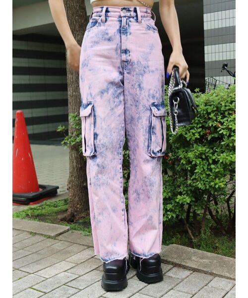 EVRIS（エヴリス）の「ブリーチデニムカーゴパンツ（デニムパンツ・レディース・ブラック/ピンク・MEDIUM/SMALL）」の5枚目の写真