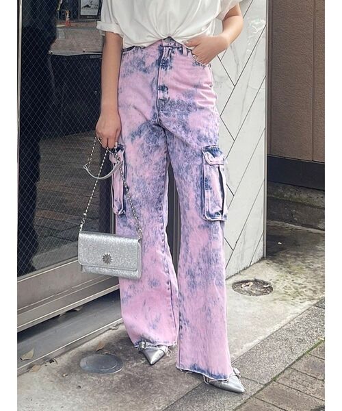 EVRIS（エヴリス）の「ブリーチデニムカーゴパンツ（デニムパンツ・レディース・ブラック/ピンク・MEDIUM/SMALL）」の2枚目の写真