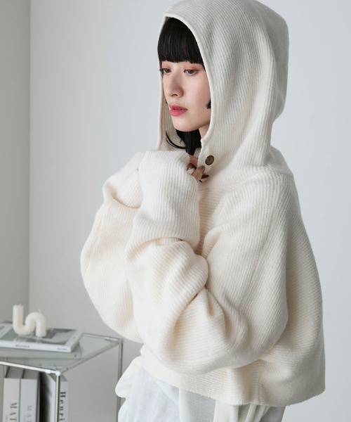 forksy.(フォルクシー)の「【forksy.】クロップド丈フーディフィンガーホールニット/マフラー(ニット/セーター・レディース・チャコールグレー/アイボリー/パープル・FREE)」の2枚目の写真