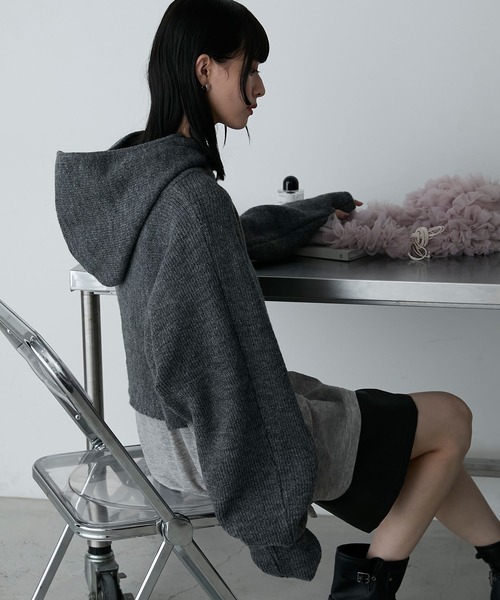 forksy.(フォルクシー)の「【forksy.】クロップド丈フーディフィンガーホールニット/マフラー(ニット/セーター・レディース・チャコールグレー/アイボリー/パープル・FREE)」の21枚目の写真