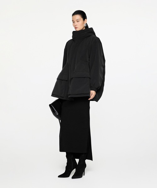 JNBY(ジェーエヌビーワイ)の「Mermaid Silhouette Work Down Coat / ダウンコート /ジャケット(ダウンジャケット/コート・レディース・ベージュ/ブラック・36/34/40/38)」の8枚目の写真