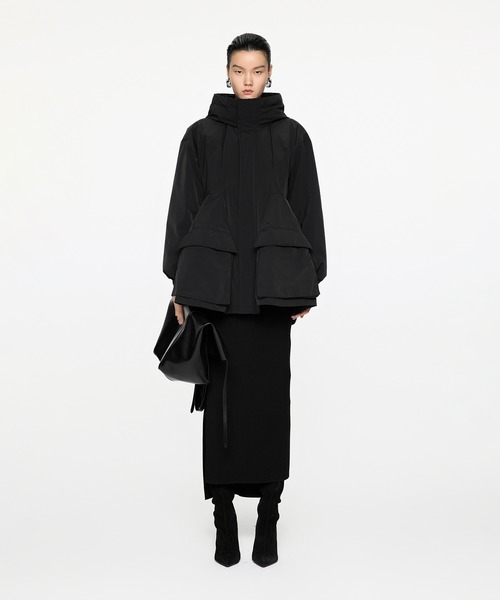 JNBY(ジェーエヌビーワイ)の「Mermaid Silhouette Work Down Coat / ダウンコート /ジャケット(ダウンジャケット/コート・レディース・ベージュ/ブラック・36/34/40/38)」の9枚目の写真