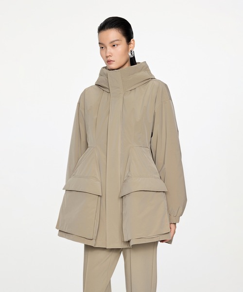 JNBY(ジェーエヌビーワイ)の「Mermaid Silhouette Work Down Coat / ダウンコート /ジャケット(ダウンジャケット/コート・レディース・ベージュ/ブラック・36/34/40/38)」の21枚目の写真