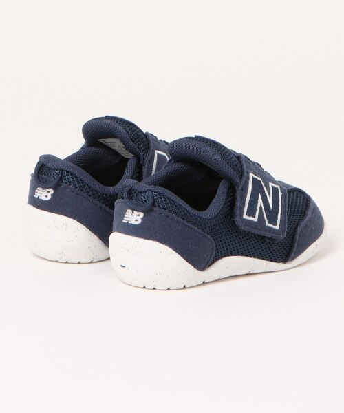 NEW BALANCE（ニューバランス）の「new balance ニューバランス NEW-B FIRST (NW1ST)【パカっと開く両開きベルト/脱ぎ履き簡単】ベビースニーカー ファーストシューズ 730540（スニーカー・キッズ・ピンク/ネイビー・11cm/11.5cm/12cm/12.5cm/13.0cm/13.5cm/14.0cm）」の4枚目の写真