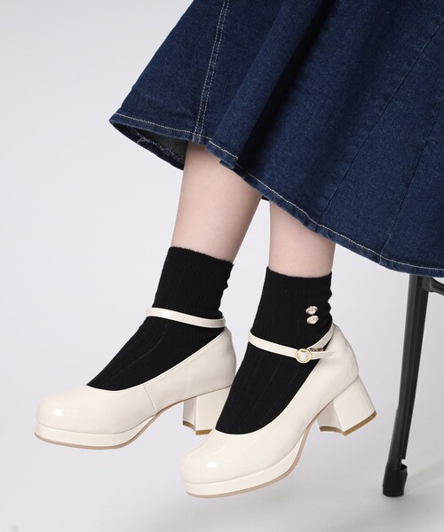 cs T&P(シーエスティーアンドピー)の「厚底ストラップ付プレーンパンプス(パンプス・レディース・ブラック系1/アイボリー系1/ブラック・S/M/L/LL)」の11枚目の写真