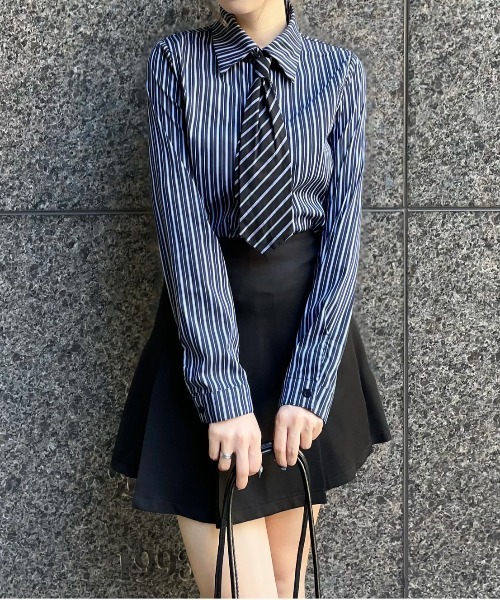 clear（クリア）の「ストライプ柄ネクタイ長袖シャツ［大人 カジュアル 着回し力抜群］≪再入荷≫（シャツ/ブラウス・レディース・ネイビー/ブルーグレー・F）」の3枚目の写真