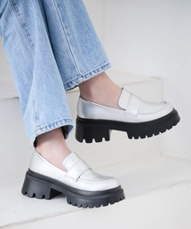 厚底コインローファー