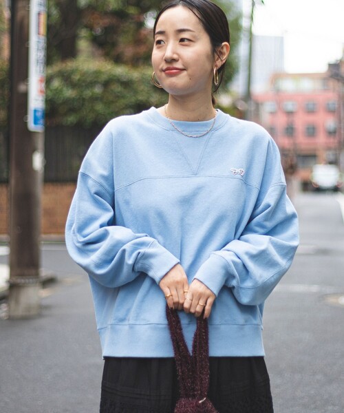 PENNEYS（ぺニーズ）の「PENNEYS（ぺニーズ）別注ガゼット裏毛クルーネックスウェット（スウェット・レディース・ライトグレー/ライトブルー/レッド/ダークグレー/ナチュラル・M/L）」の4枚目の写真