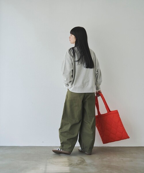 PENNEYS（ぺニーズ）の「PENNEYS（ぺニーズ）別注ガゼット裏毛クルーネックスウェット（スウェット・レディース・ライトグレー/ライトブルー/レッド/ダークグレー/ナチュラル・M/L）」の22枚目の写真