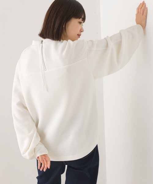 OMNES(オムネス)の「ソフトダンボールニットバックジップボリューム袖プルオーバー(Tシャツ/カットソー・レディース・モカ/ブラック/オフホワイト/グレイッシュベージュ・FREE)」の1枚目の写真