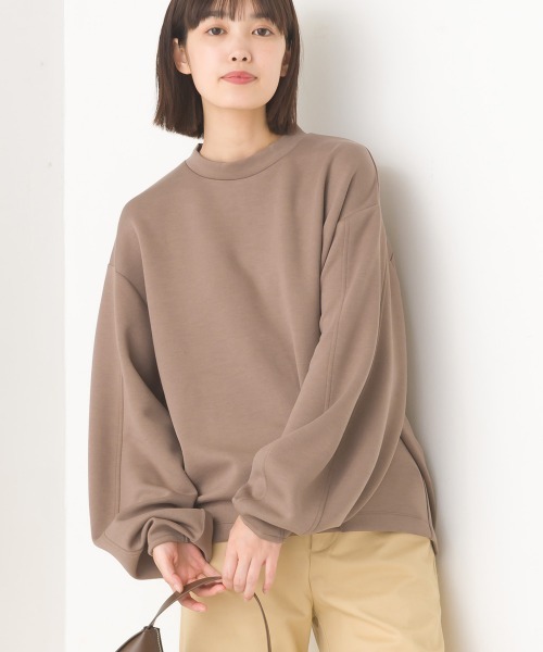 OMNES(オムネス)の「ソフトダンボールニットバックジップボリューム袖プルオーバー(Tシャツ/カットソー・レディース・モカ/ブラック/オフホワイト/グレイッシュベージュ・FREE)」の3枚目の写真