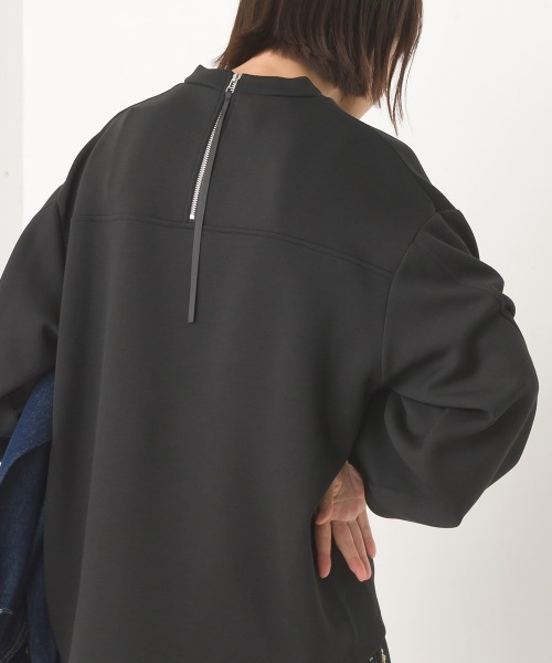 OMNES(オムネス)の「ソフトダンボールニットバックジップボリューム袖プルオーバー(Tシャツ/カットソー・レディース・モカ/ブラック/オフホワイト/グレイッシュベージュ・FREE)」の18枚目の写真