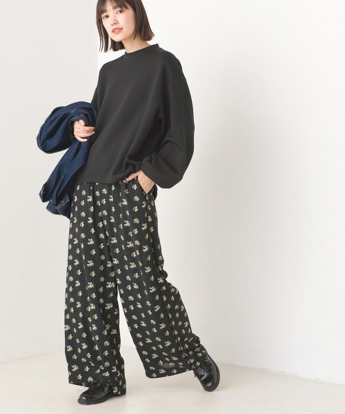 OMNES(オムネス)の「ソフトダンボールニットバックジップボリューム袖プルオーバー(Tシャツ/カットソー・レディース・モカ/ブラック/オフホワイト/グレイッシュベージュ・FREE)」の21枚目の写真