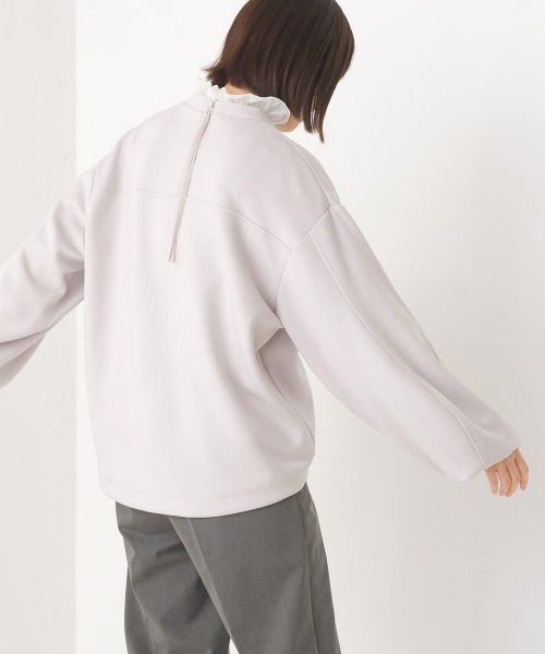 OMNES(オムネス)の「ソフトダンボールニットバックジップボリューム袖プルオーバー(Tシャツ/カットソー・レディース・モカ/ブラック/オフホワイト/グレイッシュベージュ・FREE)」の6枚目の写真