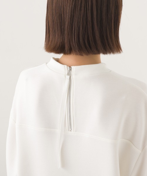OMNES(オムネス)の「ソフトダンボールニットバックジップボリューム袖プルオーバー(Tシャツ/カットソー・レディース・モカ/ブラック/オフホワイト/グレイッシュベージュ・FREE)」の9枚目の写真