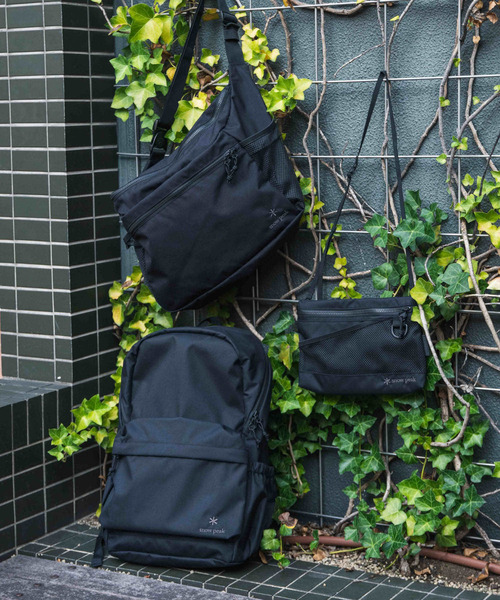 新品タグ付き★ 別注　Snow Peak ×DOORS　ナイロンショルダー　黒 別注』Snow Peak Apparel×DOORS Everyday Use Sacoche