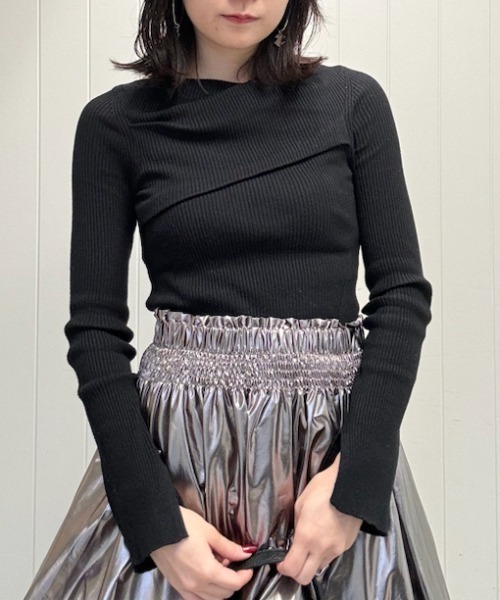 Gestuz ツイストディテールニットトップ LILY BROWN（リリーブラウン）の「ツイストディテールニットトップス