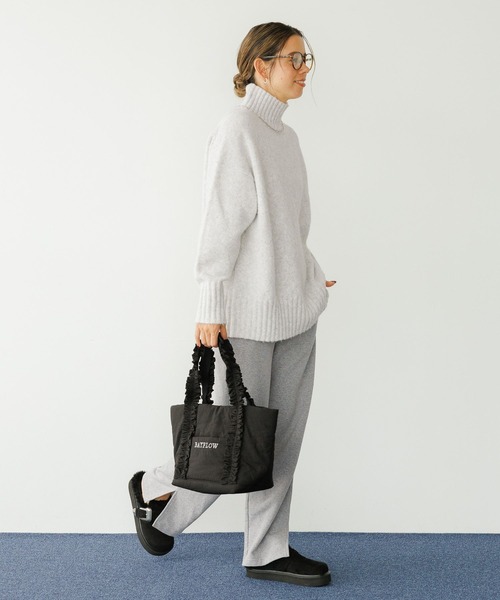 BAYFLOW（ベイフロー）の「[マチが広くて使いやすい]フリルロゴトートM（トートバッグ・レディース・ブラック/ブルーグレー・FREE）」の5枚目の写真