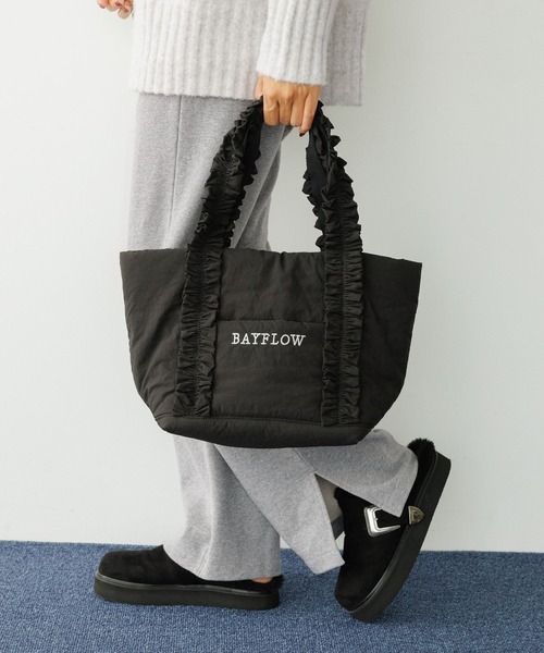 BAYFLOW（ベイフロー）の「[マチが広くて使いやすい]フリルロゴトートM（トートバッグ・レディース・ブラック/ブルーグレー・FREE）」の7枚目の写真
