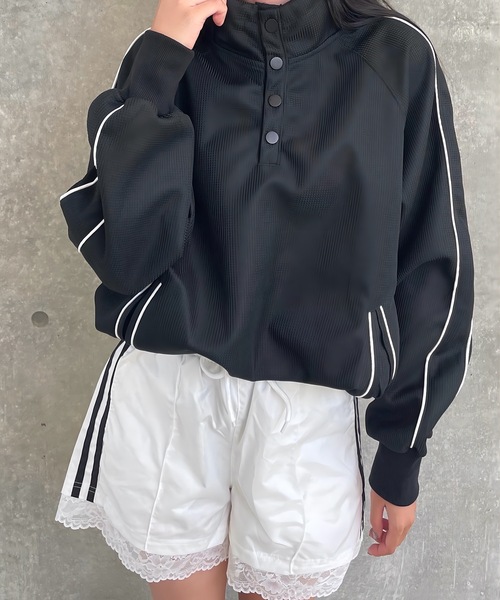 ALLuRing ChaRm（アリュリングチャーム）の「Side Line High Neck Over Sweat / サイドラインハイネックスウェット（スウェット・レディース・ブラック/グレー・M/L）」の7枚目の写真