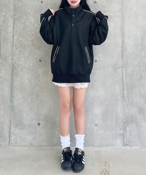 ALLuRing ChaRm（アリュリングチャーム）の「Side Line High Neck Over Sweat / サイドラインハイネックスウェット（スウェット・レディース・ブラック/グレー・M/L）」の8枚目の写真