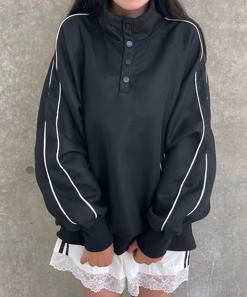 ALLuRing ChaRm（アリュリングチャーム）の「Side Line High Neck Over Sweat / サイドラインハイネックスウェット（スウェット・レディース・ブラック/グレー・M/L）」の5枚目の写真