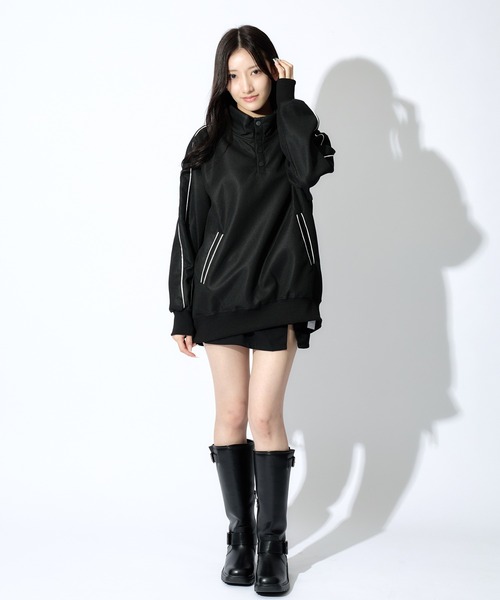 ALLuRing ChaRm（アリュリングチャーム）の「Side Line High Neck Over Sweat / サイドラインハイネックスウェット（スウェット・レディース・ブラック/グレー・M/L）」の19枚目の写真