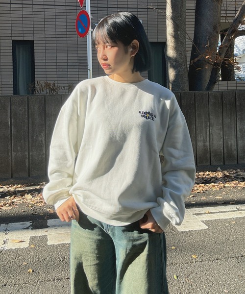 AS KNOW AS plus（アズノゥアズプラス）の「◇アソートモチーフサガラ刺繍スウェットプルオーバー(ハナ・ハート）（スウェット・レディース・アイボリー系/グレー系/ブラック系/ホワイト系/レッド系/グレー系1/ホワイト系4/グレー系4/アイボリー系4/ネイビー系4/グリーン系その他5/ダークグリーン系5/ホワイト系5/グレー系5/アイボリー系5/ネイビー系5・FREE）」の4枚目の写真