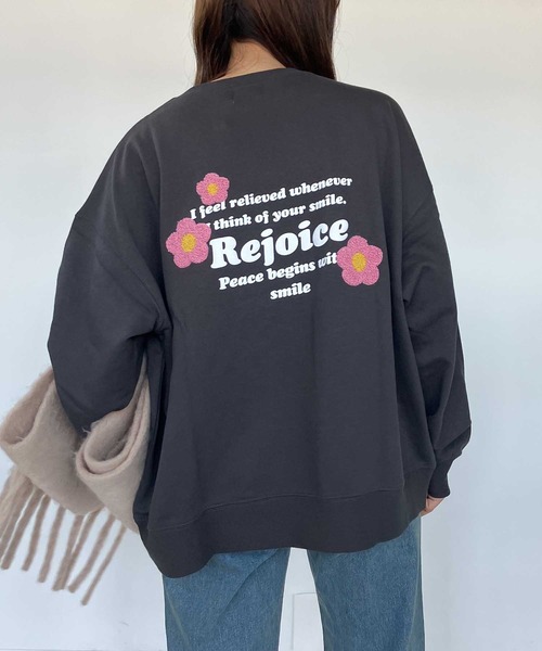 AS KNOW AS plus（アズノゥアズプラス）の「◇アソートモチーフサガラ刺繍スウェットプルオーバー(ハナ・ハート）（スウェット・レディース・アイボリー系/グレー系/ブラック系/ホワイト系/レッド系/グレー系1/ホワイト系4/グレー系4/アイボリー系4/ネイビー系4/グリーン系その他5/ダークグリーン系5/ホワイト系5/グレー系5/アイボリー系5/ネイビー系5・FREE）」の7枚目の写真