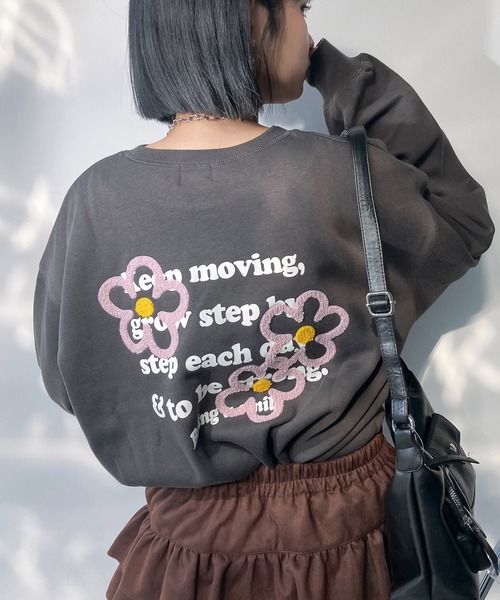 AS KNOW AS plus（アズノゥアズプラス）の「◇アソートモチーフサガラ刺繍スウェットプルオーバー(ハナ・ハート）（スウェット・レディース・アイボリー系/グレー系/ブラック系/ホワイト系/レッド系/グレー系1/ホワイト系4/グレー系4/アイボリー系4/ネイビー系4/グリーン系その他5/ダークグリーン系5/ホワイト系5/グレー系5/アイボリー系5/ネイビー系5・FREE）」の9枚目の写真