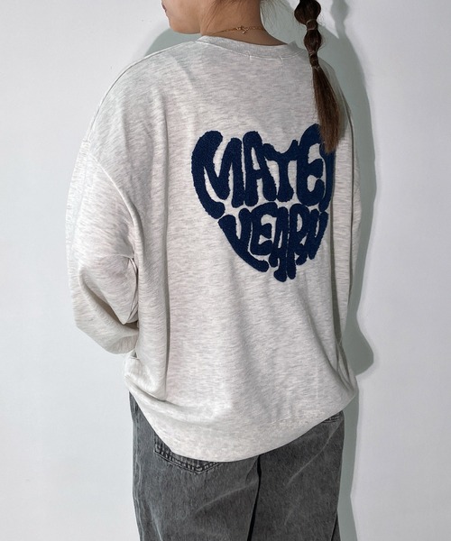 AS KNOW AS plus（アズノゥアズプラス）の「◇アソートモチーフサガラ刺繍スウェットプルオーバー(ハナ・ハート）（スウェット・レディース・アイボリー系/グレー系/ブラック系/ホワイト系/レッド系/グレー系1/ホワイト系4/グレー系4/アイボリー系4/ネイビー系4/グリーン系その他5/ダークグリーン系5/ホワイト系5/グレー系5/アイボリー系5/ネイビー系5・FREE）」の10枚目の写真