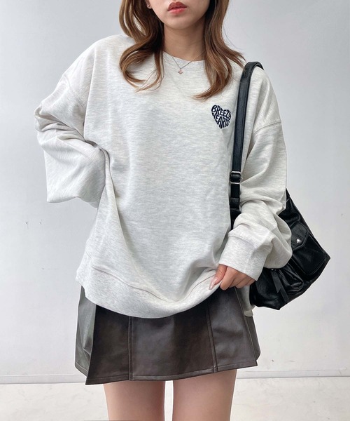 AS KNOW AS plus（アズノゥアズプラス）の「◇アソートモチーフサガラ刺繍スウェットプルオーバー(ハナ・ハート）（スウェット・レディース・アイボリー系/グレー系/ブラック系/ホワイト系/レッド系/グレー系1/ホワイト系4/グレー系4/アイボリー系4/ネイビー系4/グリーン系その他5/ダークグリーン系5/ホワイト系5/グレー系5/アイボリー系5/ネイビー系5・FREE）」の11枚目の写真