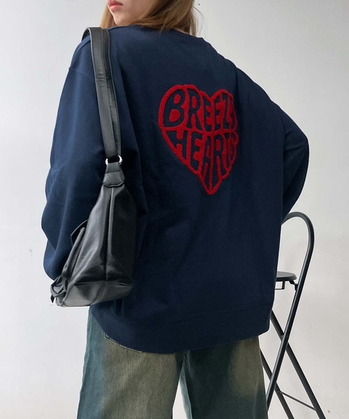 AS KNOW AS plus（アズノゥアズプラス）の「◇アソートモチーフサガラ刺繍スウェットプルオーバー(ハナ・ハート）（スウェット・レディース・アイボリー系/グレー系/ブラック系/ホワイト系/レッド系/グレー系1/ホワイト系4/グレー系4/アイボリー系4/ネイビー系4/グリーン系その他5/ダークグリーン系5/ホワイト系5/グレー系5/アイボリー系5/ネイビー系5・FREE）」の15枚目の写真