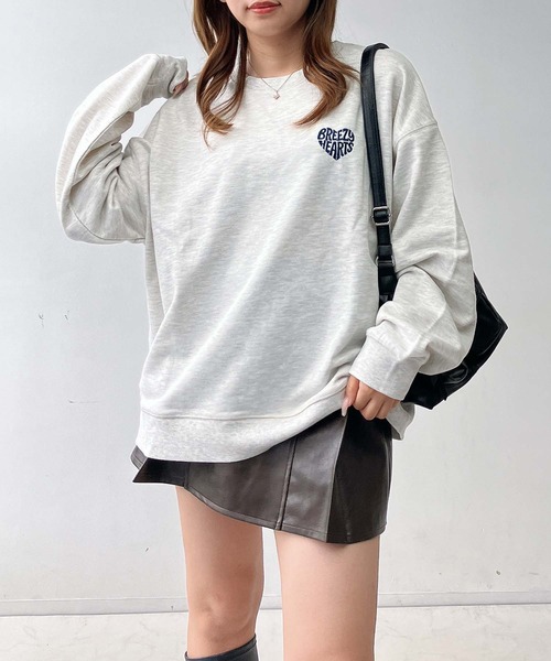 AS KNOW AS plus（アズノゥアズプラス）の「◇アソートモチーフサガラ刺繍スウェットプルオーバー(ハナ・ハート）（スウェット・レディース・アイボリー系/グレー系/ブラック系/ホワイト系/レッド系/グレー系1/ホワイト系4/グレー系4/アイボリー系4/ネイビー系4/グリーン系その他5/ダークグリーン系5/ホワイト系5/グレー系5/アイボリー系5/ネイビー系5・FREE）」の17枚目の写真