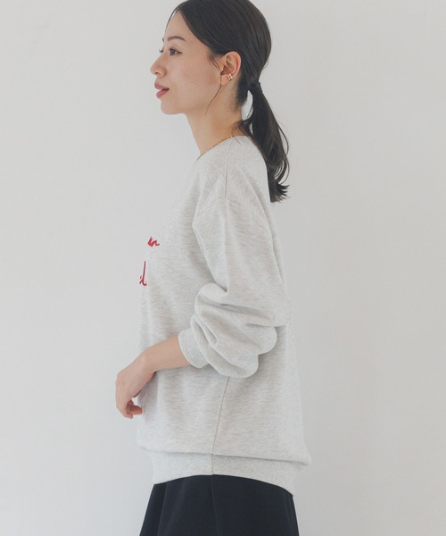 LAKOLE(ラコレ)の「裏起毛ブラシ刺繍スウェット / 234476(スウェット・レディース・チャコールグレー/オートミール/ベージュ・FREE)」の5枚目の写真