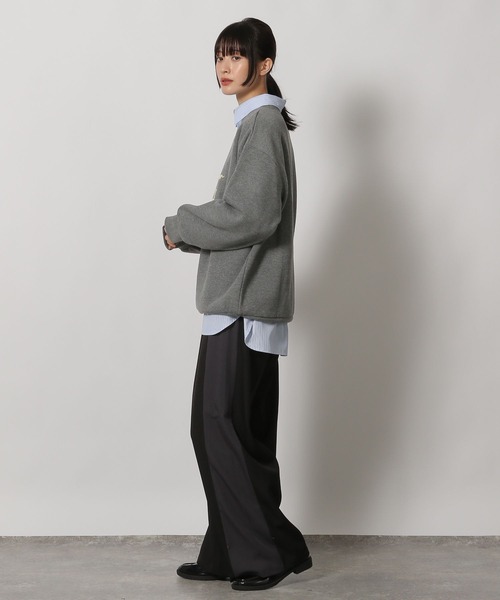 LAKOLE(ラコレ)の「裏起毛ブラシ刺繍スウェット / 234476(スウェット・レディース・チャコールグレー/オートミール/ベージュ・FREE)」の8枚目の写真