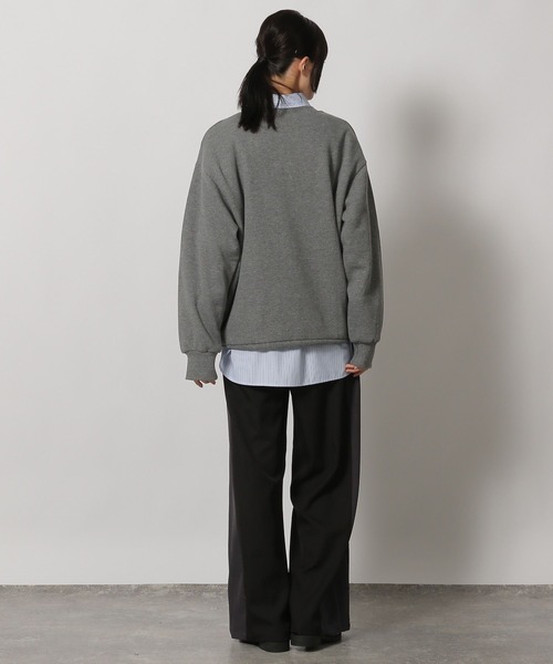 LAKOLE(ラコレ)の「裏起毛ブラシ刺繍スウェット / 234476(スウェット・レディース・チャコールグレー/オートミール/ベージュ・FREE)」の9枚目の写真