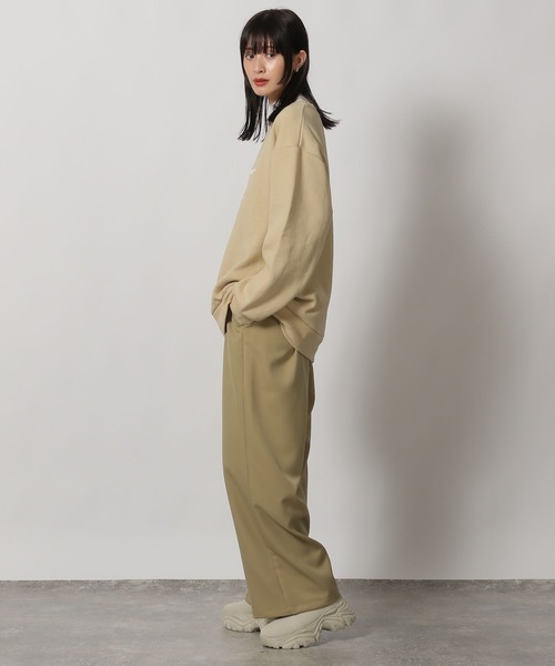 LAKOLE(ラコレ)の「裏起毛ブラシ刺繍スウェット / 234476(スウェット・レディース・チャコールグレー/オートミール/ベージュ・FREE)」の13枚目の写真