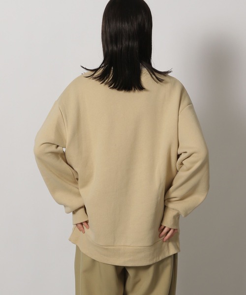 LAKOLE(ラコレ)の「裏起毛ブラシ刺繍スウェット / 234476(スウェット・レディース・チャコールグレー/オートミール/ベージュ・FREE)」の16枚目の写真