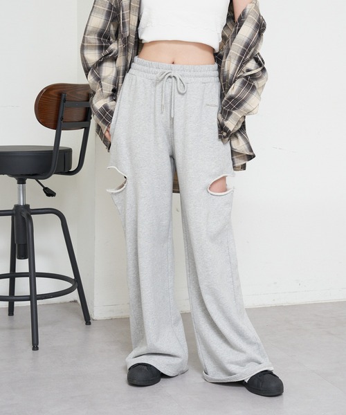 RAY CASSIN(レイカズン)の「サイドスリットスウェットワイドパンツ(スウェットパンツ・レディース・グレー/チャコールグレー/ホワイト・FREE)」の1枚目の写真