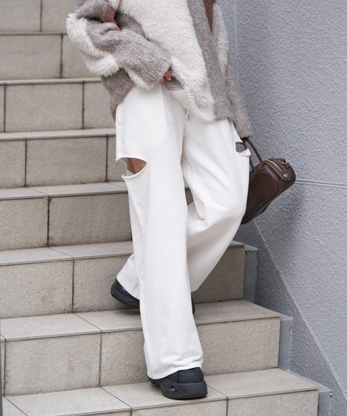 RAY CASSIN(レイカズン)の「サイドスリットスウェットワイドパンツ(スウェットパンツ・レディース・グレー/チャコールグレー/ホワイト・FREE)」の9枚目の写真