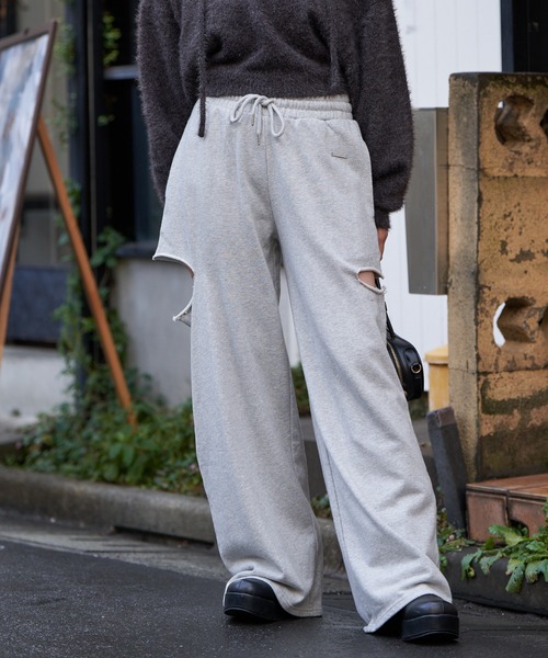 RAY CASSIN(レイカズン)の「サイドスリットスウェットワイドパンツ(スウェットパンツ・レディース・グレー/チャコールグレー/ホワイト・FREE)」の15枚目の写真