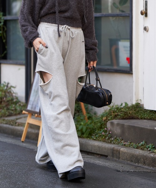 RAY CASSIN(レイカズン)の「サイドスリットスウェットワイドパンツ(スウェットパンツ・レディース・グレー/チャコールグレー/ホワイト・FREE)」の14枚目の写真