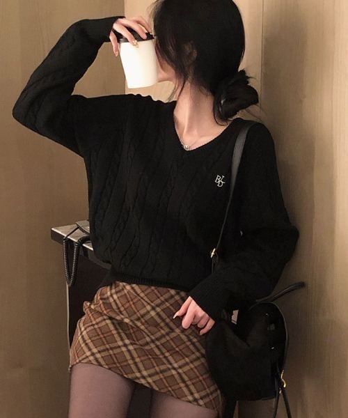 BEIDELLI（ベイデリー）の「[BELLIDE MADE] クレヨンケーブルVネックニット（ニット/セーター・レディース・ブルー/グレー/ブラック/ピンク/レッド・FREE）」の2枚目の写真