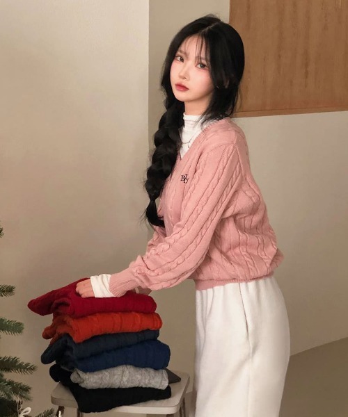 BEIDELLI（ベイデリー）の「[BELLIDE MADE] クレヨンケーブルVネックニット（ニット/セーター・レディース・ブルー/グレー/ブラック/ピンク/レッド・FREE）」の17枚目の写真