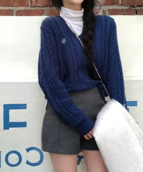 BEIDELLI（ベイデリー）の「[BELLIDE MADE] クレヨンケーブルVネックニット（ニット/セーター・レディース・ブルー/グレー/ブラック/ピンク/レッド・FREE）」の21枚目の写真